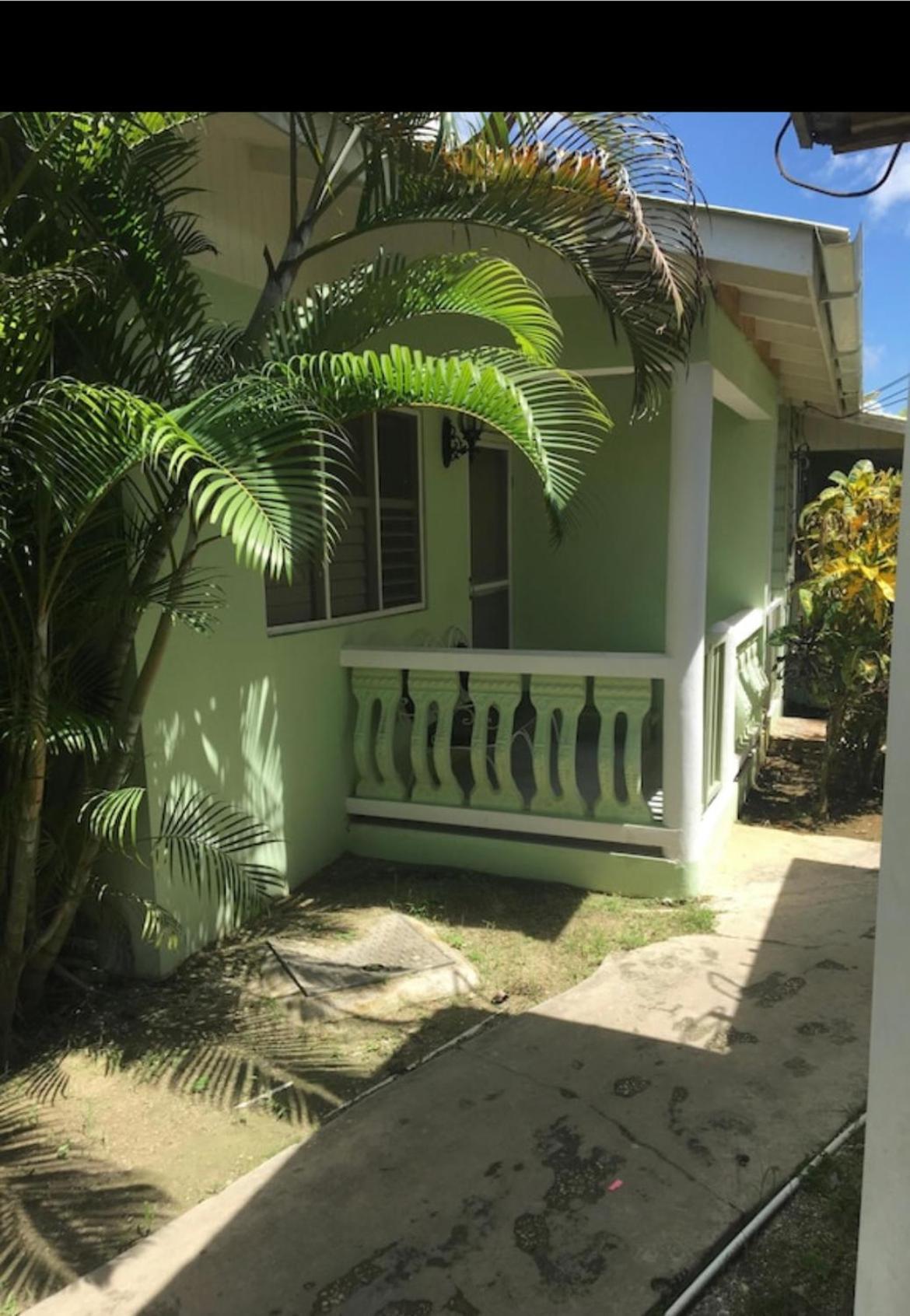 Andre'S Guest House Негрил Экстерьер фото